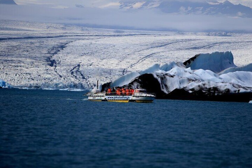 Diamond Beach and Jökulsárlón Day Tour with Boat Ride