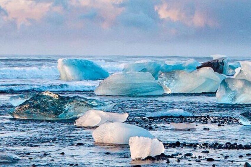 Diamond Beach and Jökulsárlón Day Tour with Boat Ride