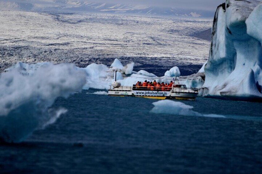 Diamond Beach and Jökulsárlón Day Tour with Boat Ride