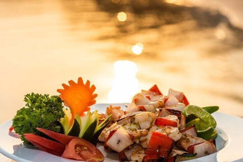 Private Beach and Full Food Tour to Charm Island