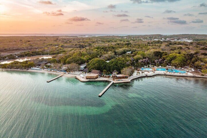 Private Beach and Full Food Tour to Charm Island
