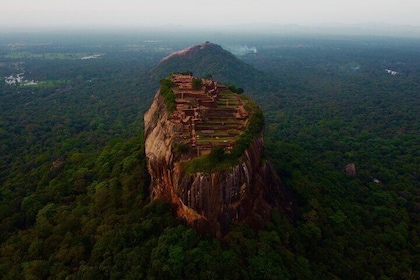 Sigiriya Dambulla和Minneriya吉普车野生动物园之旅从Pasikudah出发