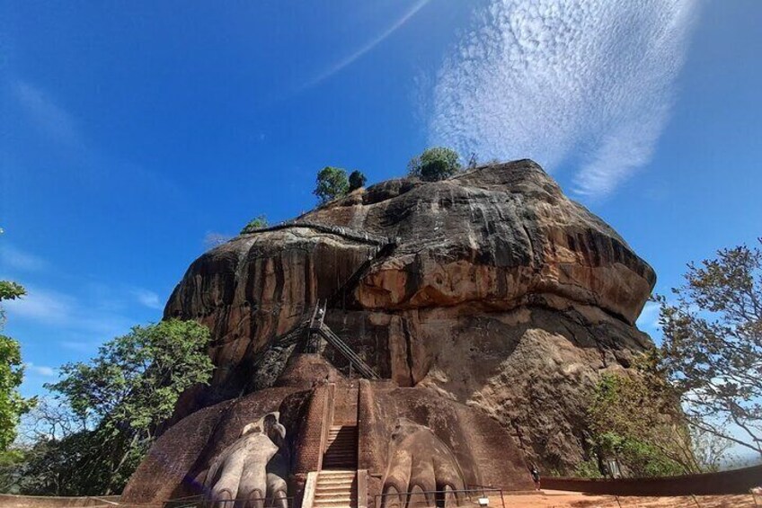 Sigiriya Dambulla and Minneriya Jeep Safari Tour From Pasikudah