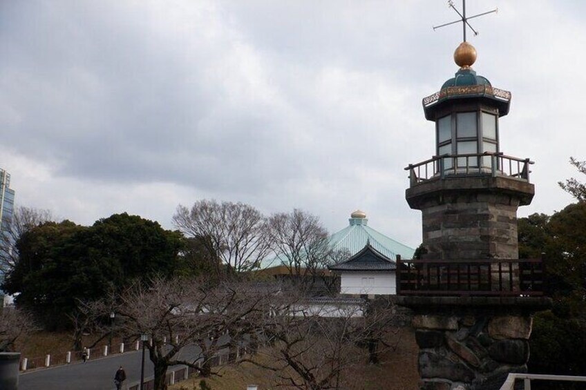 Stopping by the Edo-era lighthouse