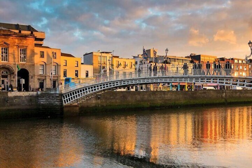 Dublin: City Walk with Audio Guide in 7 Languages on Phone