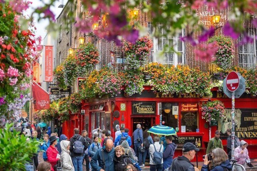 Dublin: City Walk with Audio Guide in 7 Languages on Phone