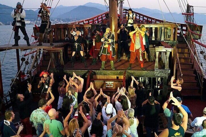 Dinner and show pirate night with Hook in Cancun 