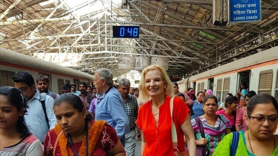 Mumbai Slum Tour with Dhobi Ghat Laundry and Train Ride