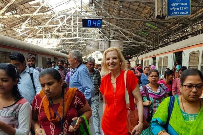 Mumbai Slum Tour with Dhobi Ghat Laundry and Train Ride 