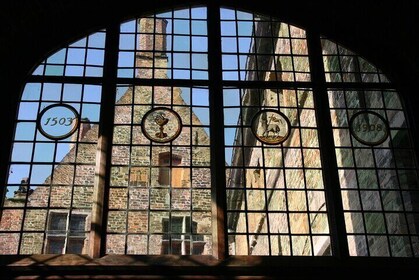 Bruges Historical Private Walking Tour and Canal Cruise