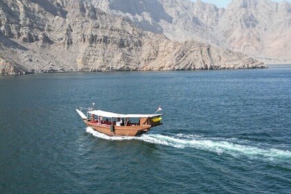 Khasab Musandam Full Day Dhow Cruise med frokost og snorkling