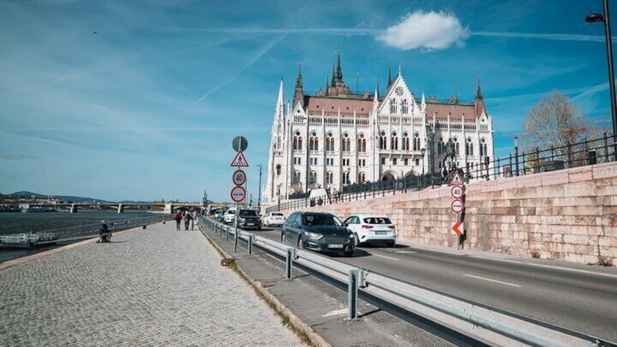 Day Trip to Budapest and Bratislava From Vienna