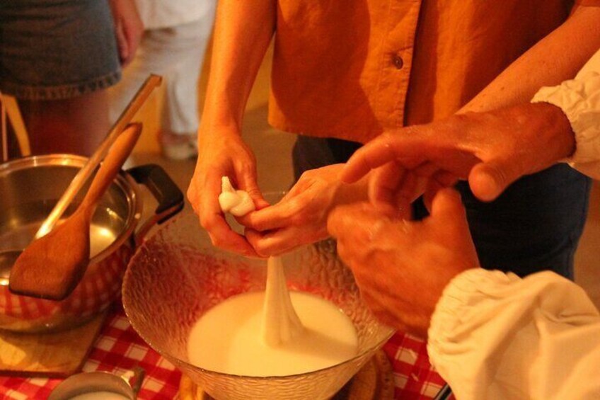 Matera: Mozzarella and Cheese tasting with a Cheesemaker