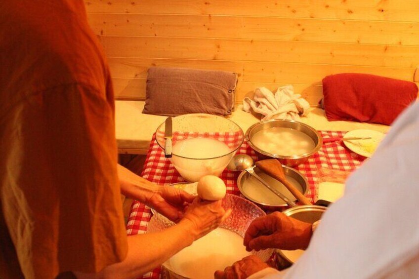 Matera: Mozzarella and Cheese tasting with a Cheesemaker