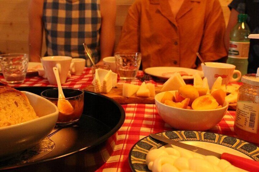 Matera: Mozzarella and Cheese tasting with a Cheesemaker