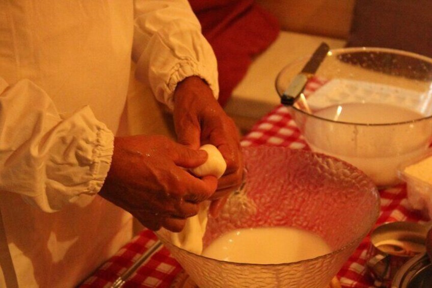 Matera: Mozzarella and Cheese tasting with a Cheesemaker