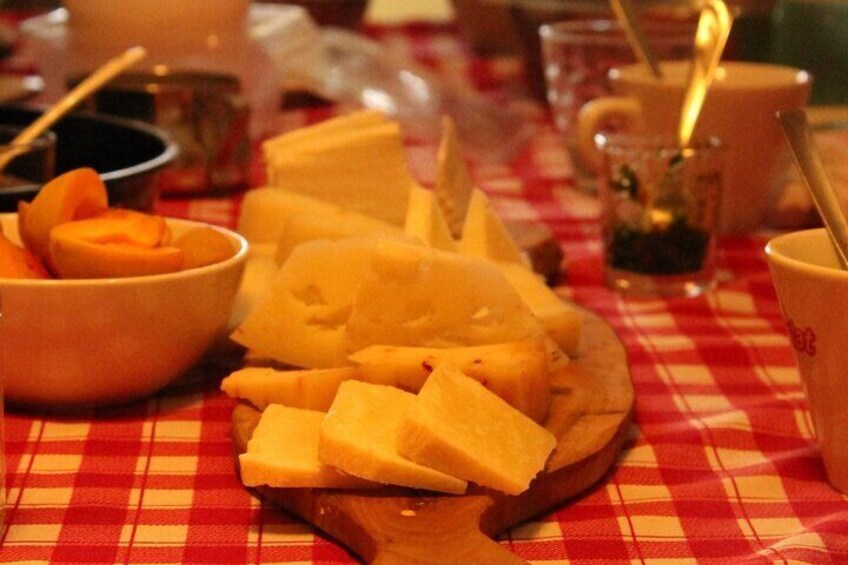 Matera: Mozzarella and Cheese tasting with a Cheesemaker
