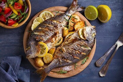 Oysters & Wine & AUTHENTIC boat tour with GOURMET LUNCH in price