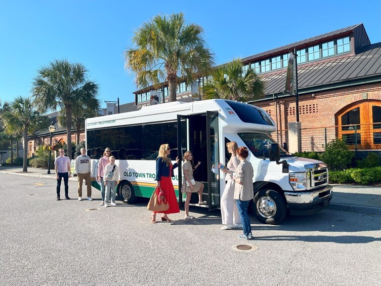Magnolia Plantation Tour with Transportation