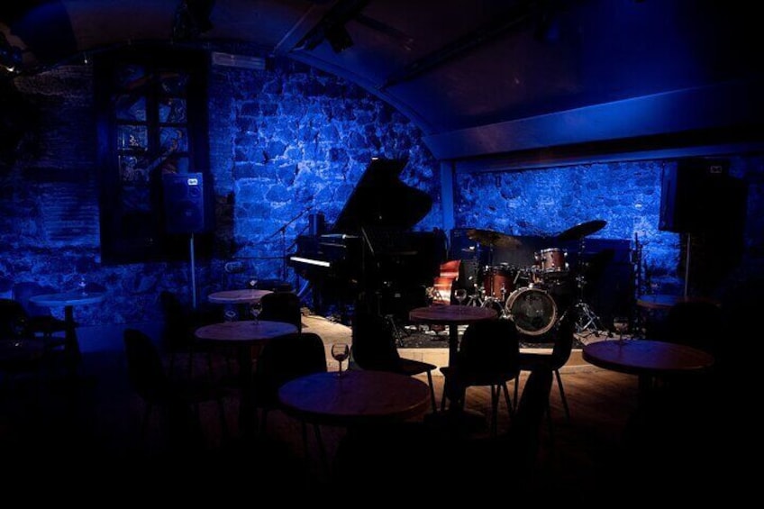 Live Jazz and Aperitivo in Rome Includes Appetizer and a Drink
