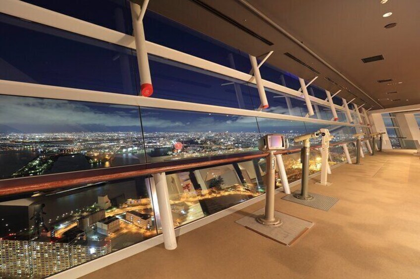 With breathtaking 360° panoramic views of the city skyline