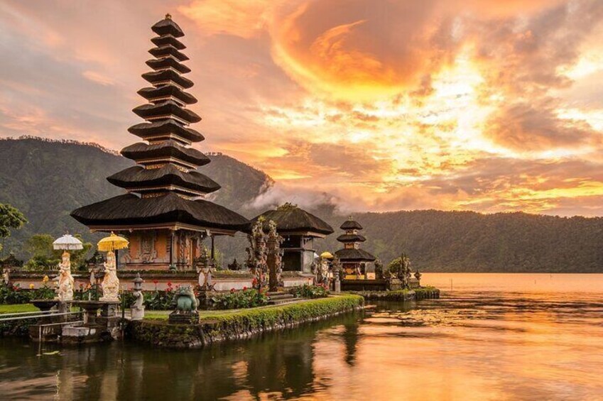 Bali Nature and temples Ulun Danu Bratan leke leke waterfall