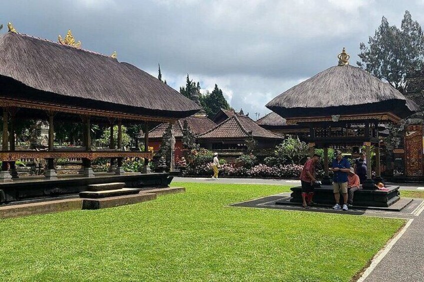 Bali Nature and temples Ulun Danu Bratan leke leke waterfall