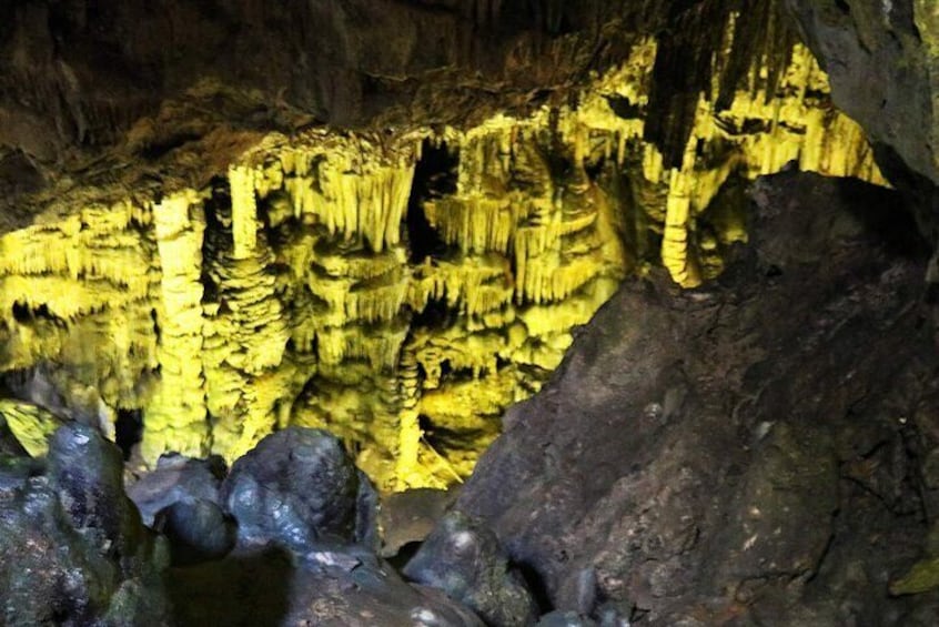 Akiyoshido Cave (Special Natural Monument), the temperature in the stalactite cave is cool, 17 degrees all year round, warm in winter and cool in summer