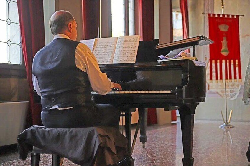 Arias and Aperitif Lyrical Concert at Palazzo Carlotti in Garda