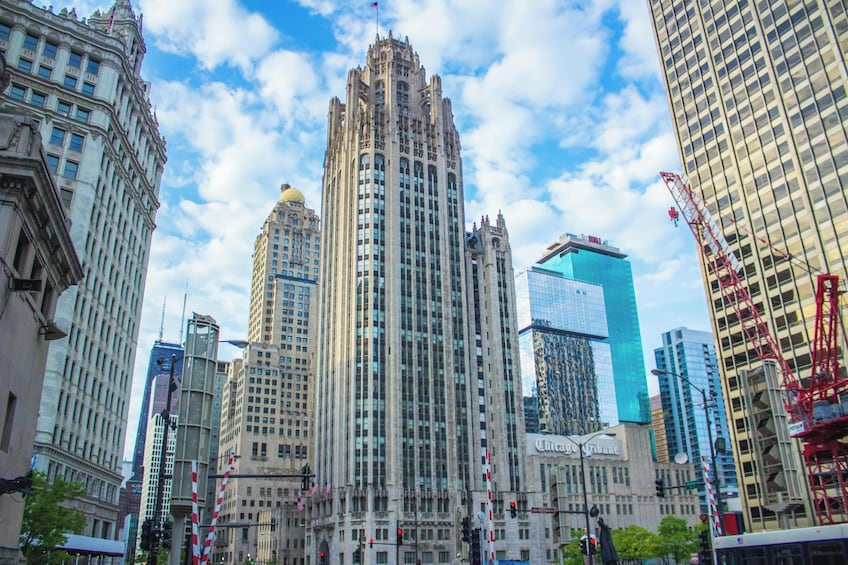 Chicago Riverwalk and Iconic Architecture Walking Tour