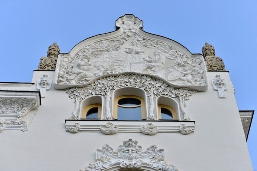 ResoArt Villa pediment