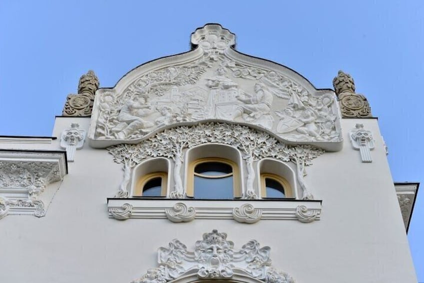 ResoArt Villa pediment