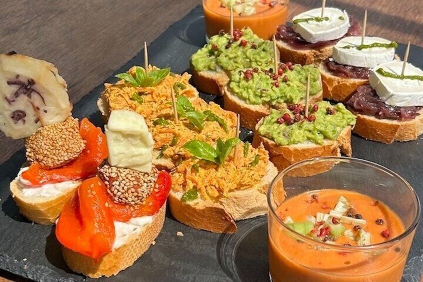 Exclusive catamaran sailing with tapas and welcome drink, 4 hours