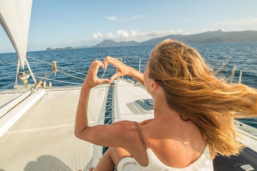 Welcome to 3 hours catamaran sailing with bath stop