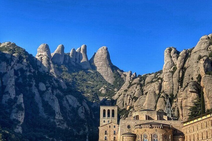 Montserrat and Girona Full-Day Private Guided Tour from Barcelona