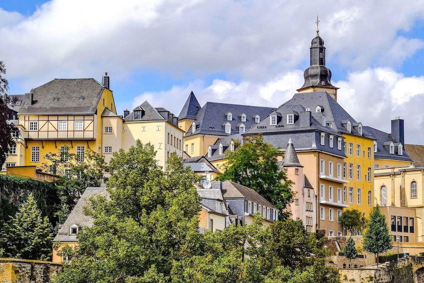 Picture 2 for Activity Luxembourg: Guided City Walking Tour with Wine Tastings