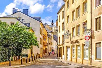Luxembourg: Guided City Walking Tour with Wine Tastings