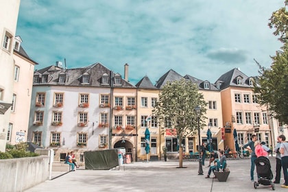 Luxembourg : visite guidée à pied de la ville avec dégustation de vins