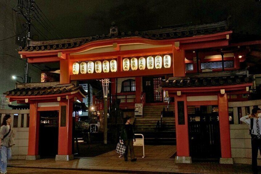Kagurazaka Historic Evening Walking Tour with Shabu Shabu