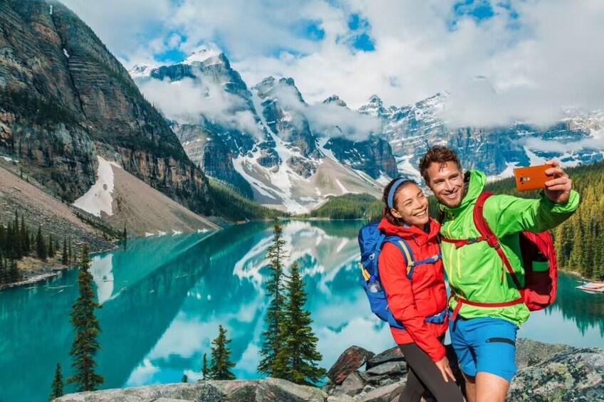 Lake Louise,Moraine Lake,Emerald Lake Day Trip from Banff/Calgary