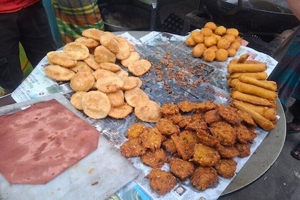 Private Food Tour in Old Dhaka: Taste Local Delicacies
