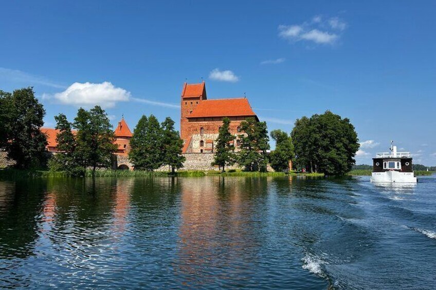 From Vilnius: Hill of Angels, Užutrakis Manor & Trakai Castle