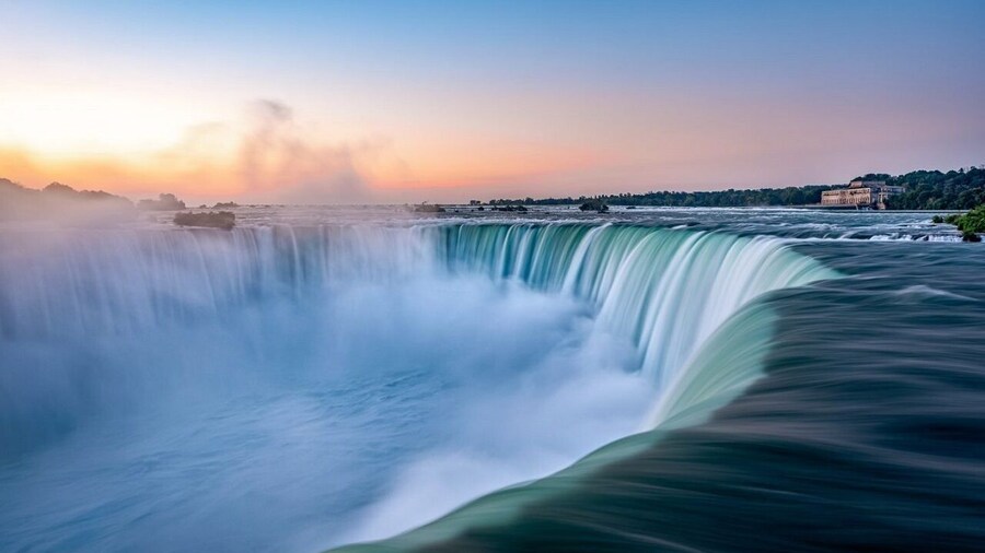 Small group:Toronto&Montreal&Quebec&Niagara Falls 4-Day Tour