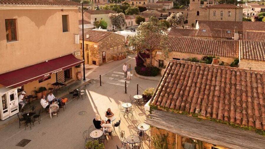 San Pantaleo Walking Tour with Aperitif