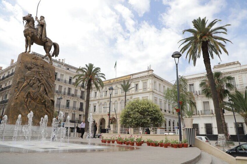 Explore Algiers 