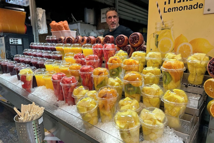 Tel Aviv: Carmel Market Vegetarian Food, History & Culture Tour