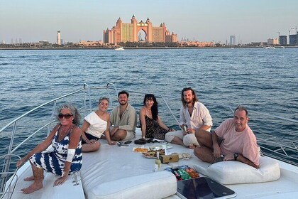 Tour privado de 3 horas en yate de lujo con barbacoa, música y bebidas