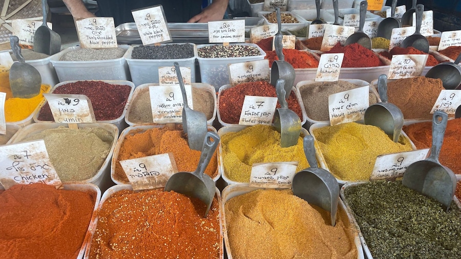 Tel Aviv: Carmel Market and Neighborhood Guided Walking Tour