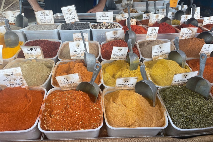 Tel Aviv: Carmel Market and Neighborhood Guided Walking Tour 