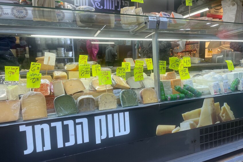 Tel Aviv: Carmel Market and Neighborhood Guided Walking Tour 